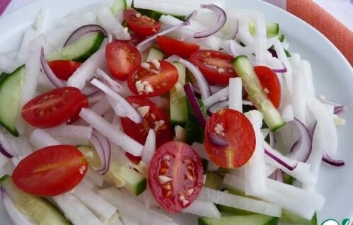 Салат овощной с дайконом по-андалузски
